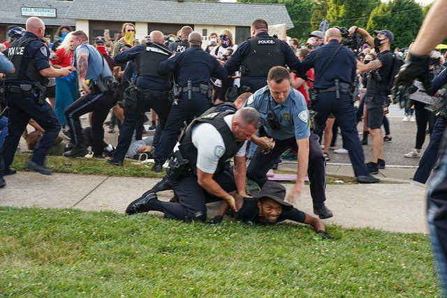 Protester shoots himself in the foot at Florissant protest
